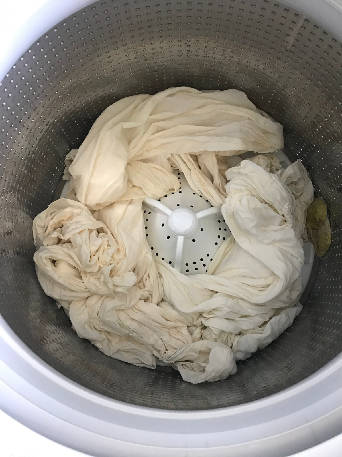 Service de débouillissage, tannage et mordançage : vêtements, accessoires et métrages textiles