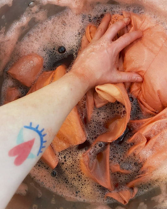 Immersion d’un jour en atelier : Teindre soi-même ses vêtements et textiles