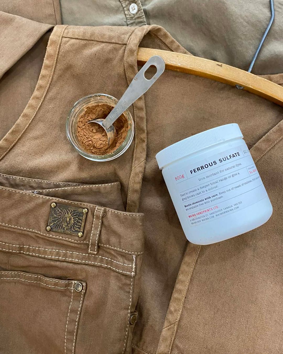 Journée de teinture communautaire en atelier - Teinture végétale cannelle et brun