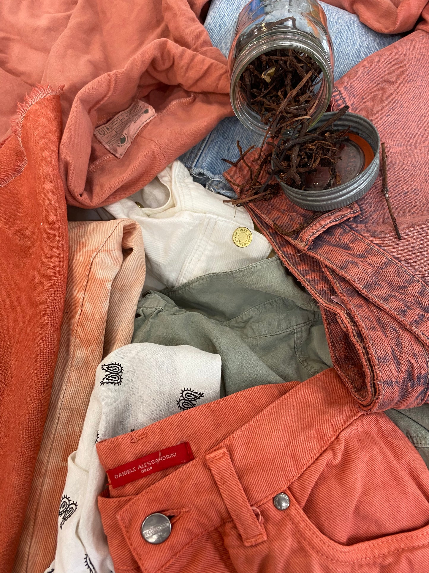 Revaloriser soi-même ses vêtements par la teinture textile végétale : ROSE INCANDESCENT